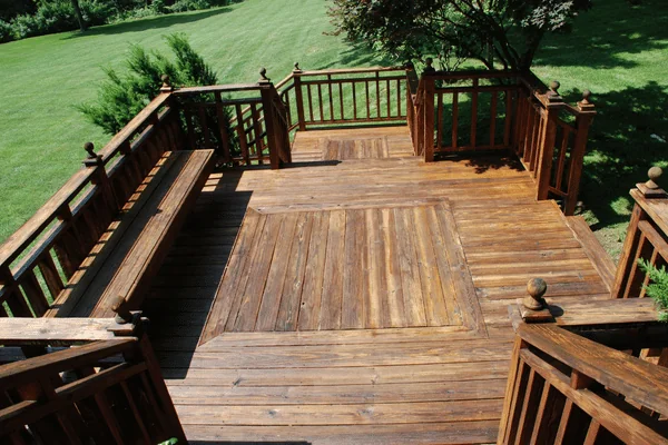 Top Deck Railing Styles for Every Home – Design and Material Guide